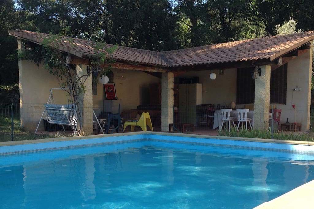 Poolhouse et piscine