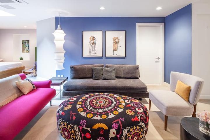 The Crosby Loft: Rare, elegant, spacious w sauna gallery image 2