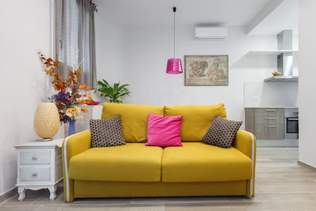 Beautiful Apartment Only 20 mins from City Center