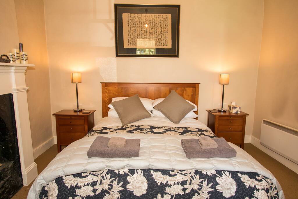 Brilliant stay. The old charm of the cottage was mirrored by the modern where it matters - bathroom and kitchen. It was extremely comfortable and warm.