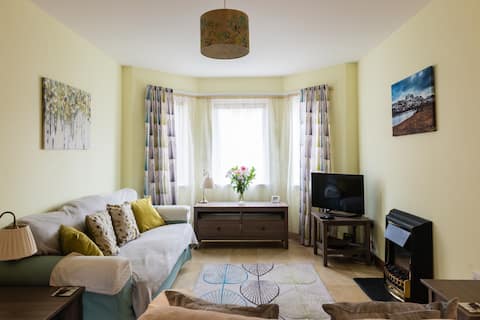Popular Airbnb listing: The Albyn Apartment - Free Parking in Inverness West