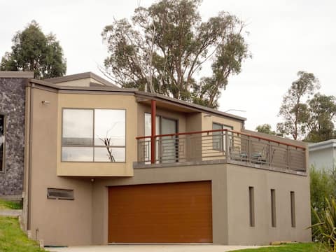 RACV Creswick Luxury 4 bed house Golf course view