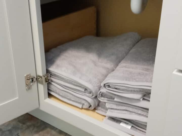 Towels in the master bath.