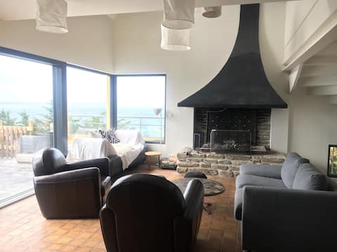 Breathtaking site, waterfront, any season