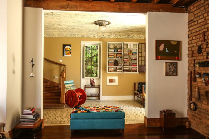 Maison Modernists Colonial House gallery image 3