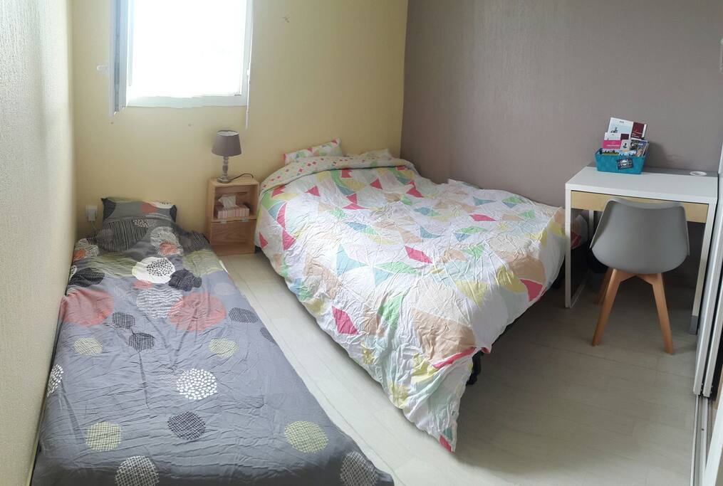 La chambre quand les 2 lits sont installés.