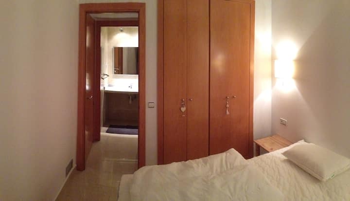 chumba cha kulala (kitanda cha watu wawili) na bafu