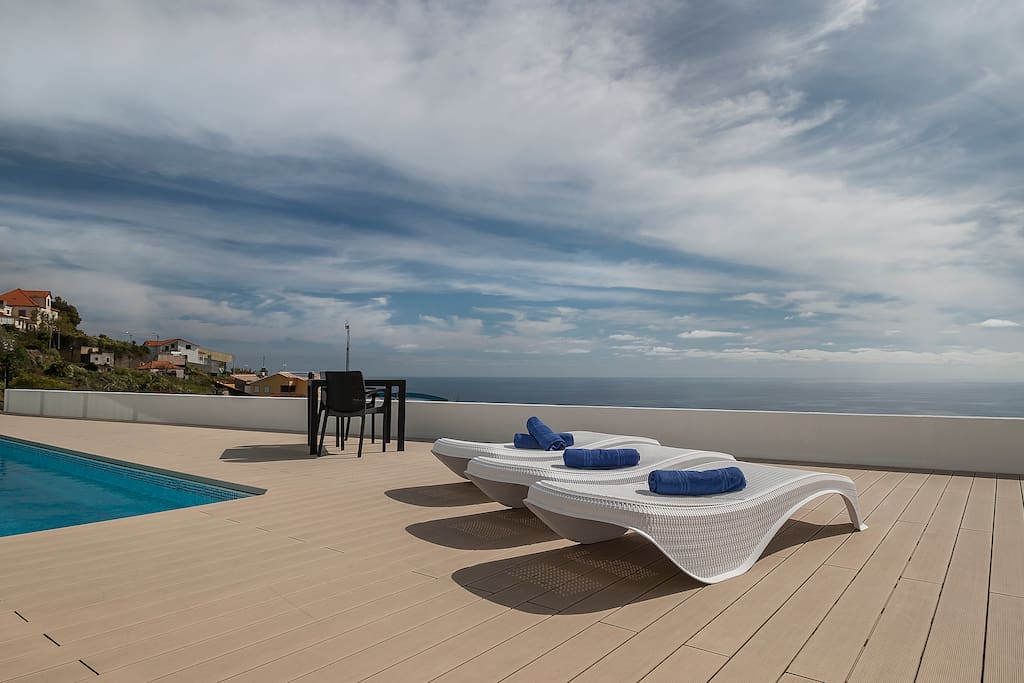 swimming pool with sea view and private.