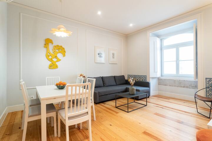 Baixa Cozy 2BR w/Elevator+AC – by LU Holidays gallery image 4