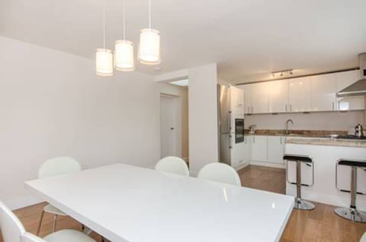 Fancy and bright 3-bedrooms on Sloane Avenue gallery image 4