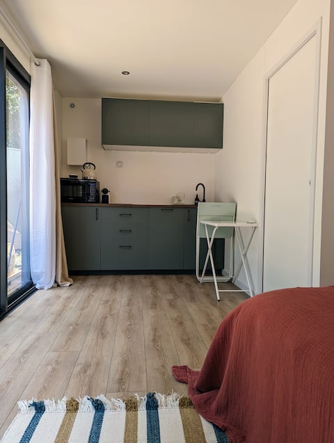 Airbnb performant: Tiny house with pool near ocean #1 à Saint Julien En Born
