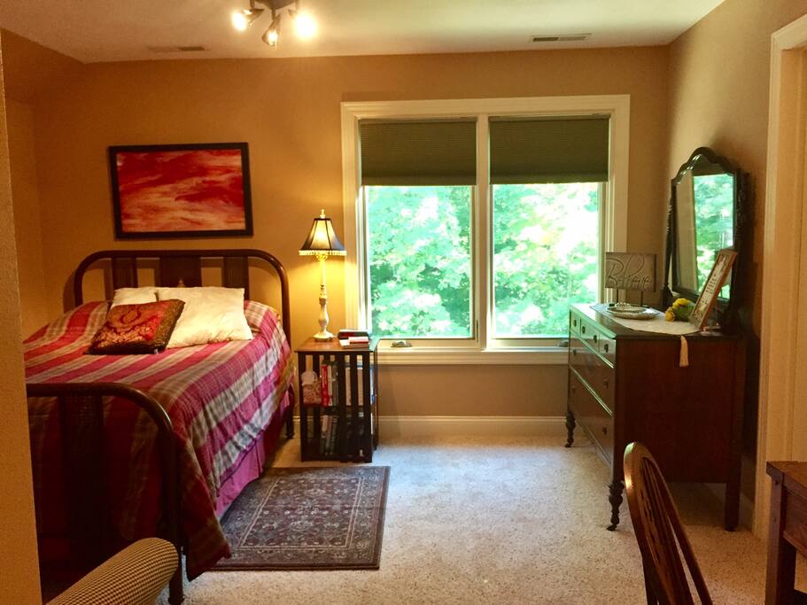 Upstairs Private Bedroom - Full Size Bed & Walk-in Closet. 2nd story, you'll feel like you are in the treetops.