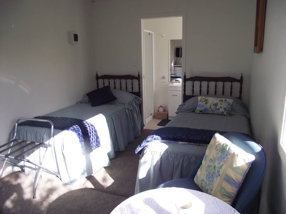 2 single beds