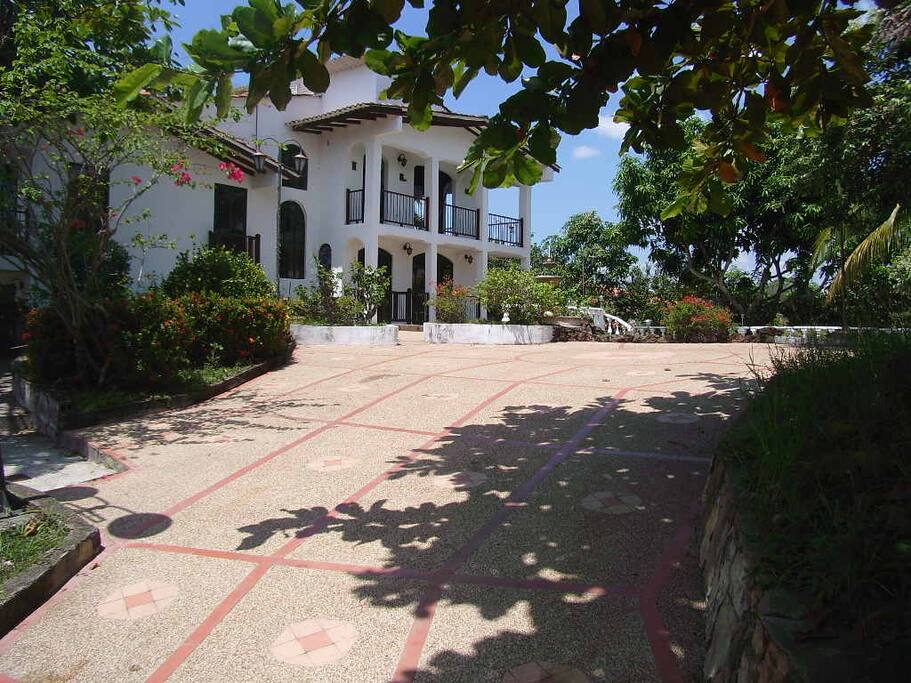 Vista de la casa desde la entrada