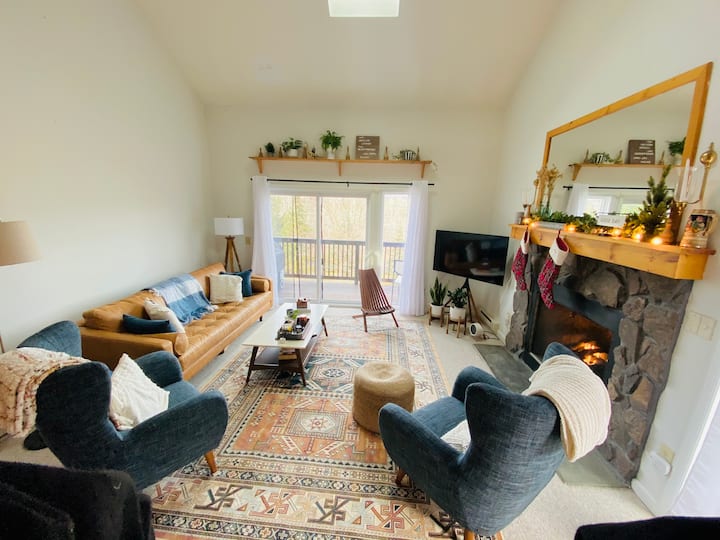 Mercury Lodge: Mtn Views & 10 Min To Ski Hunter - Round Top, NY