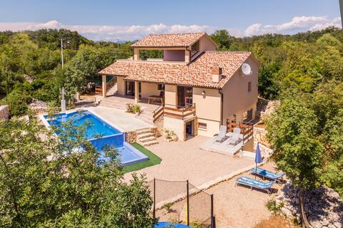 Villa Nabucco, 2 HEATED swimming pools, island Krk