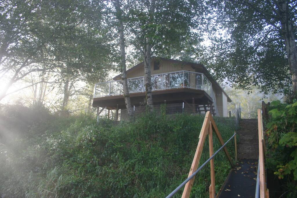 Siletz Riverhouse/Peaceful Haven Not Available Cabins for Rent in