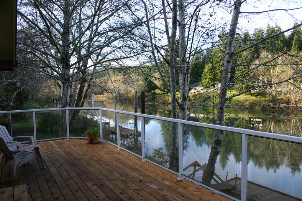 Siletz Riverhouse Peaceful Haven on the River Cabins for Rent in