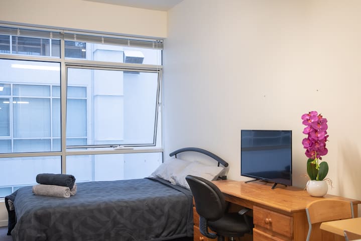 Spacious and Comfortable studio in Melbourne CBD