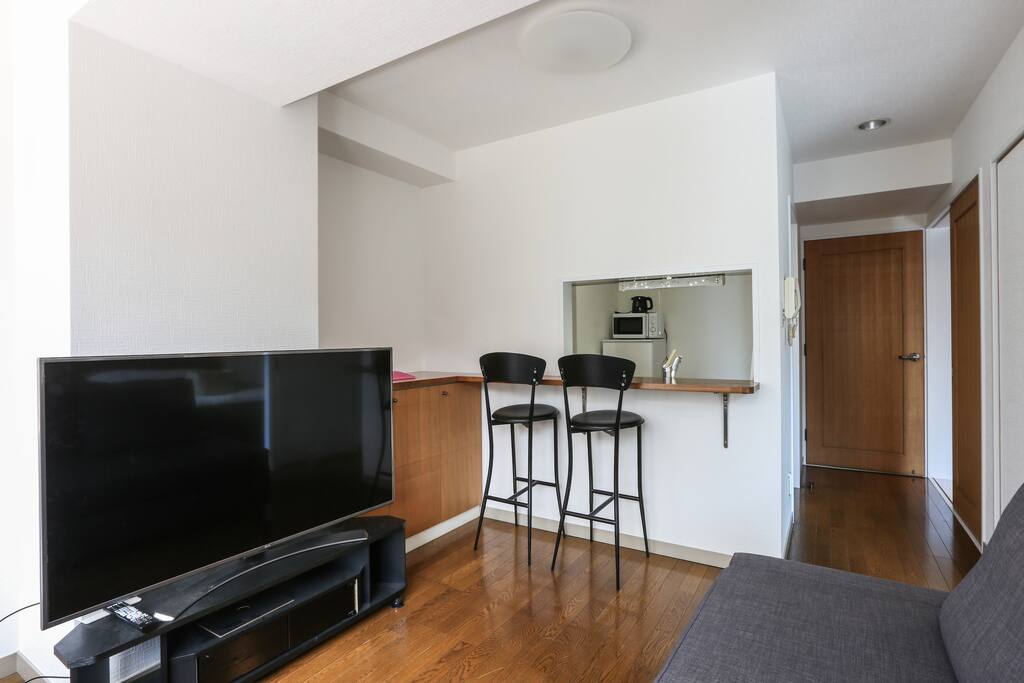 Main Guest Room & Kitchen