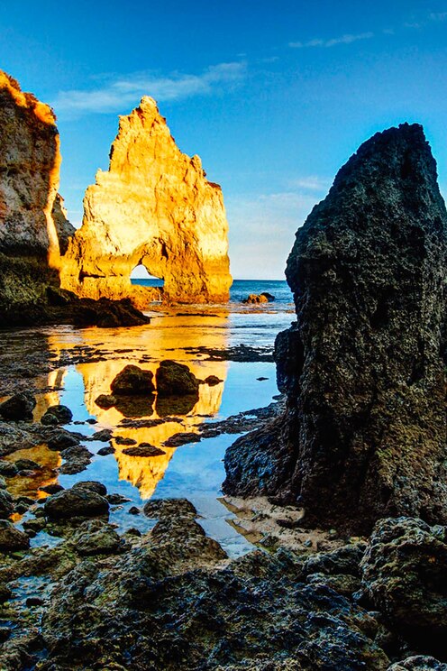 Show full-screen, host-provided image