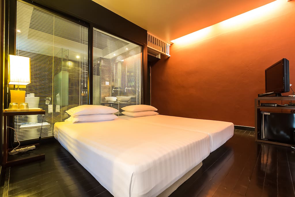 Small bedroom B in the 1st suite has 2 single beds