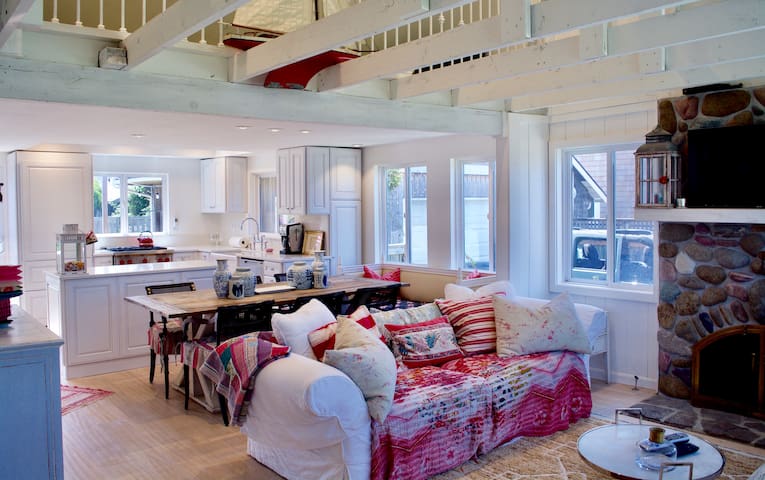 Jefferson Street Cottage - A Cannon Beach Home