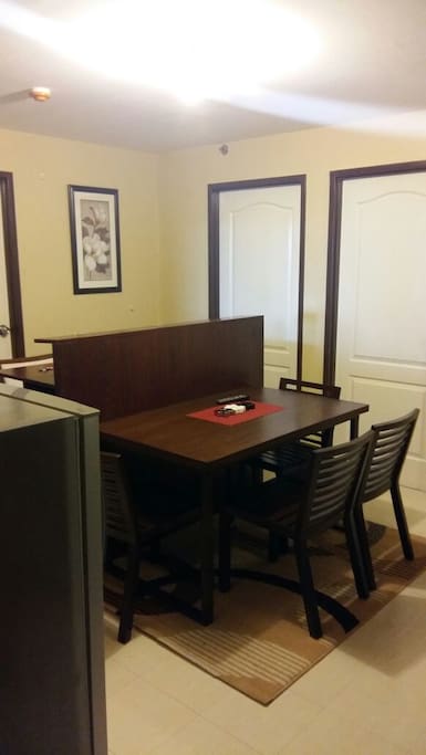 4 seater Dining table