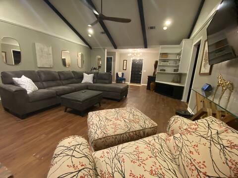 Pet Friendly! Home in Brandon SW