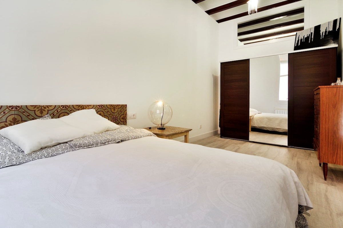 Spavaća soba s bračnim krevetom