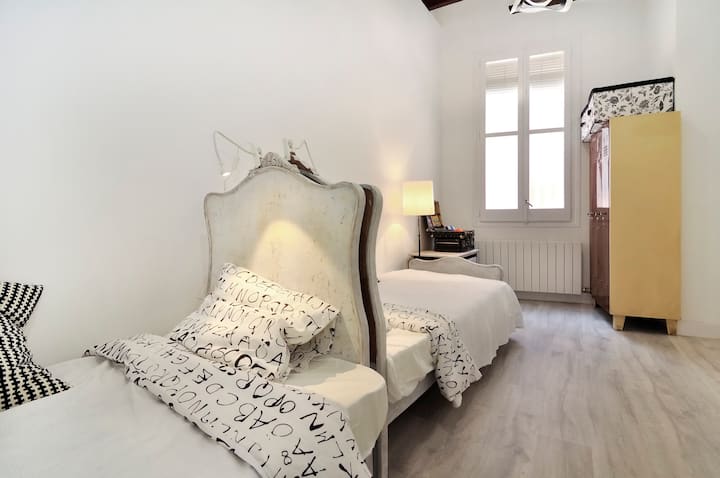 Spálňa s oddelenými posteľami, konvertibilná v jednej posteli