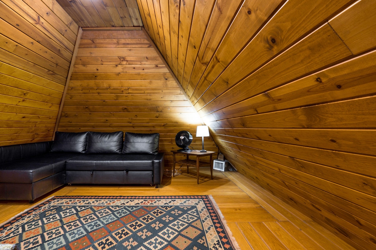Modern Lofted Cottage Custom Woodwork, Central ATX