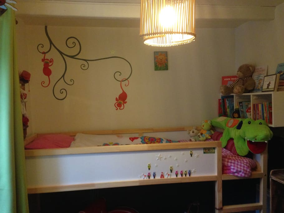 1ère Chambre d'enfant avec lit superposé sécurisé