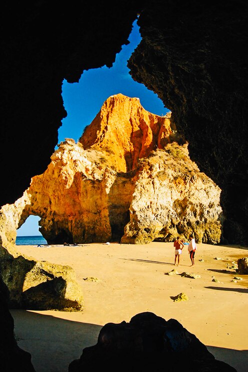 Show full-screen, host-provided image