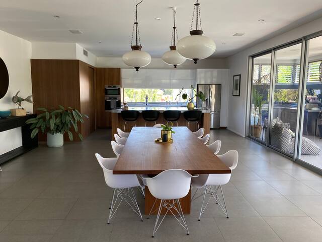 Luxury home gallery image 4