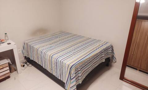 Room with private bathroom in 2 qts apartment