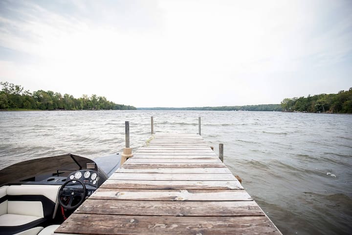 Lakefront Lower Lvl Cottage on Crow Lake w Sauna