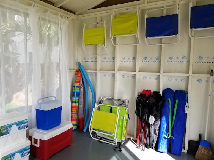 Beach Front Family Vacation on Makaha Beach, Ohau Bungalows for Rent