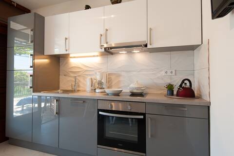 Popular Airbnb listing: Duplex w/Sea View 2 Apts- Family/Kids Friendly in Općina Bol