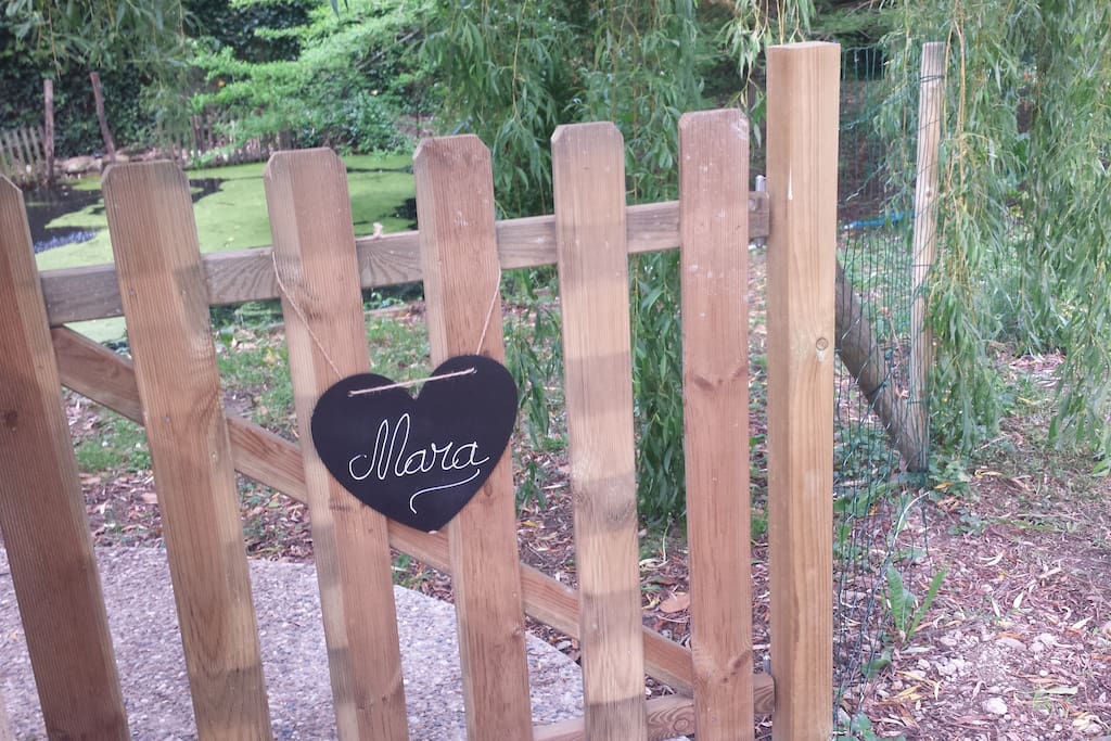 l'entrée à la roulotte de MARA