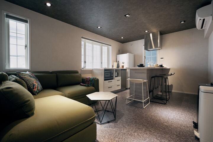 Real Life AOYAMA 2BR suite 5pax 3bed 3min metro gallery image 2