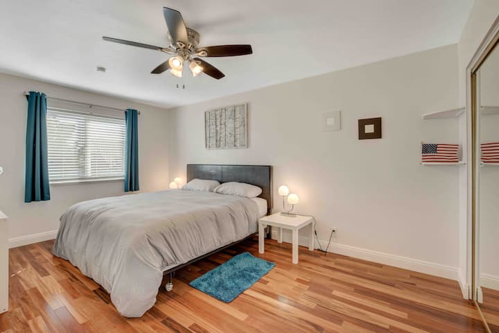 2号卧室，楼上（特大号）