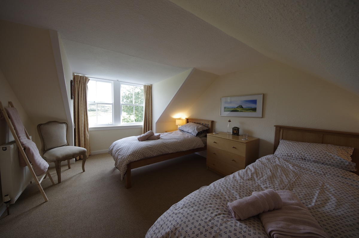 Dvojlôžko na poschodí