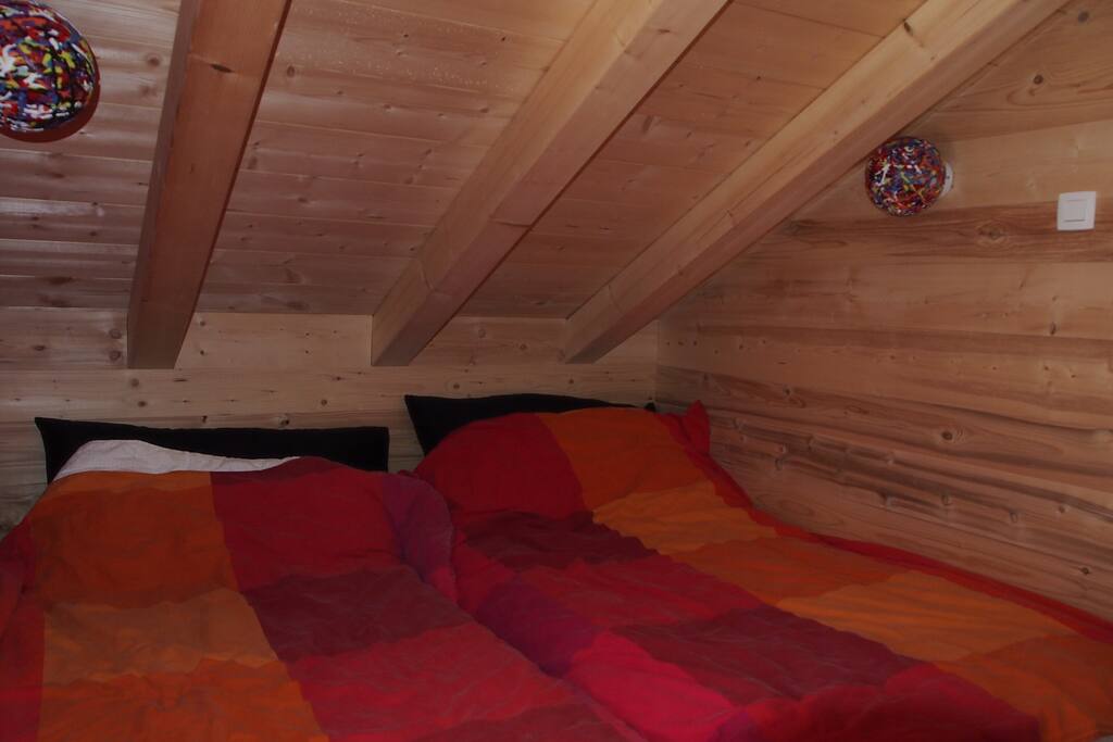 le coin des enfants (couchages au sol)