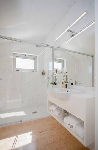 Amazing Penthouse great location – you’ll love it! gallery image 4