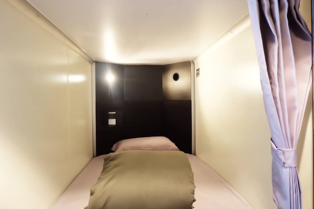 Capsule bed