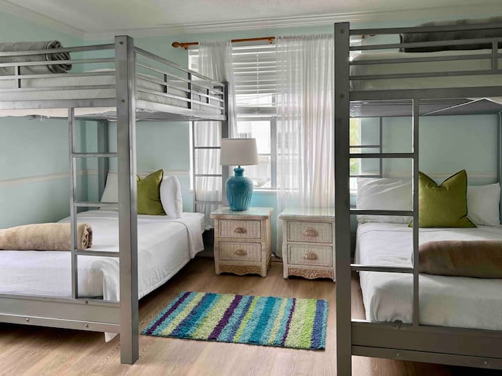 iný výhľad na spálňuč.6 so 4 manželskými posteľami