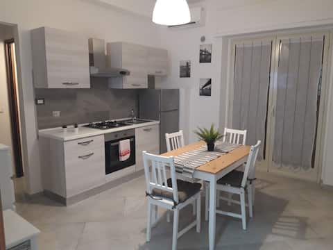 Moderno bivani al centro di Acitrezza