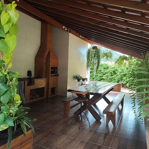 Airbnb em destaque: Comfortable country house in Santa Teresa em Fundão