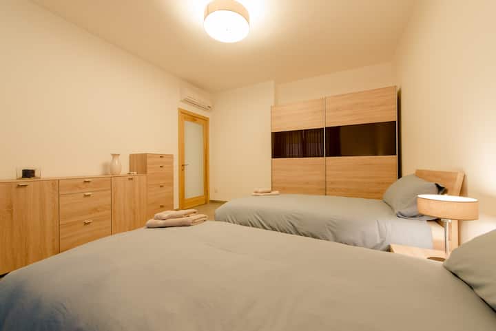 חדר שינה 3 עם שתי מיטות יחיד